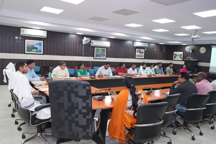 Jamshedpur news. पंचायत भवनों को डिजिटल सशक्त बनाकर सरकारी योजनाओं का आम जनता तक पहुंचायें लाभ