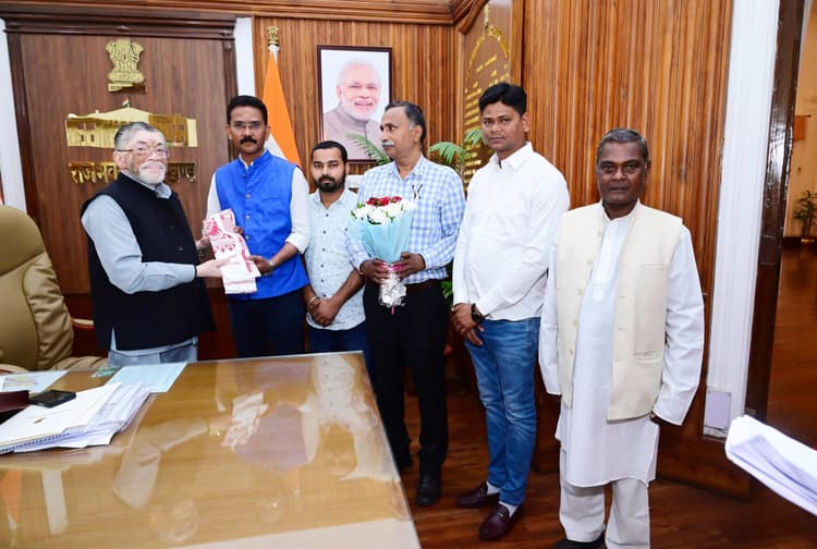 Jamshedpur news. सीएनटी जमीन के अवैध म्यूटेशन का राज्यपाल से की शिकायत