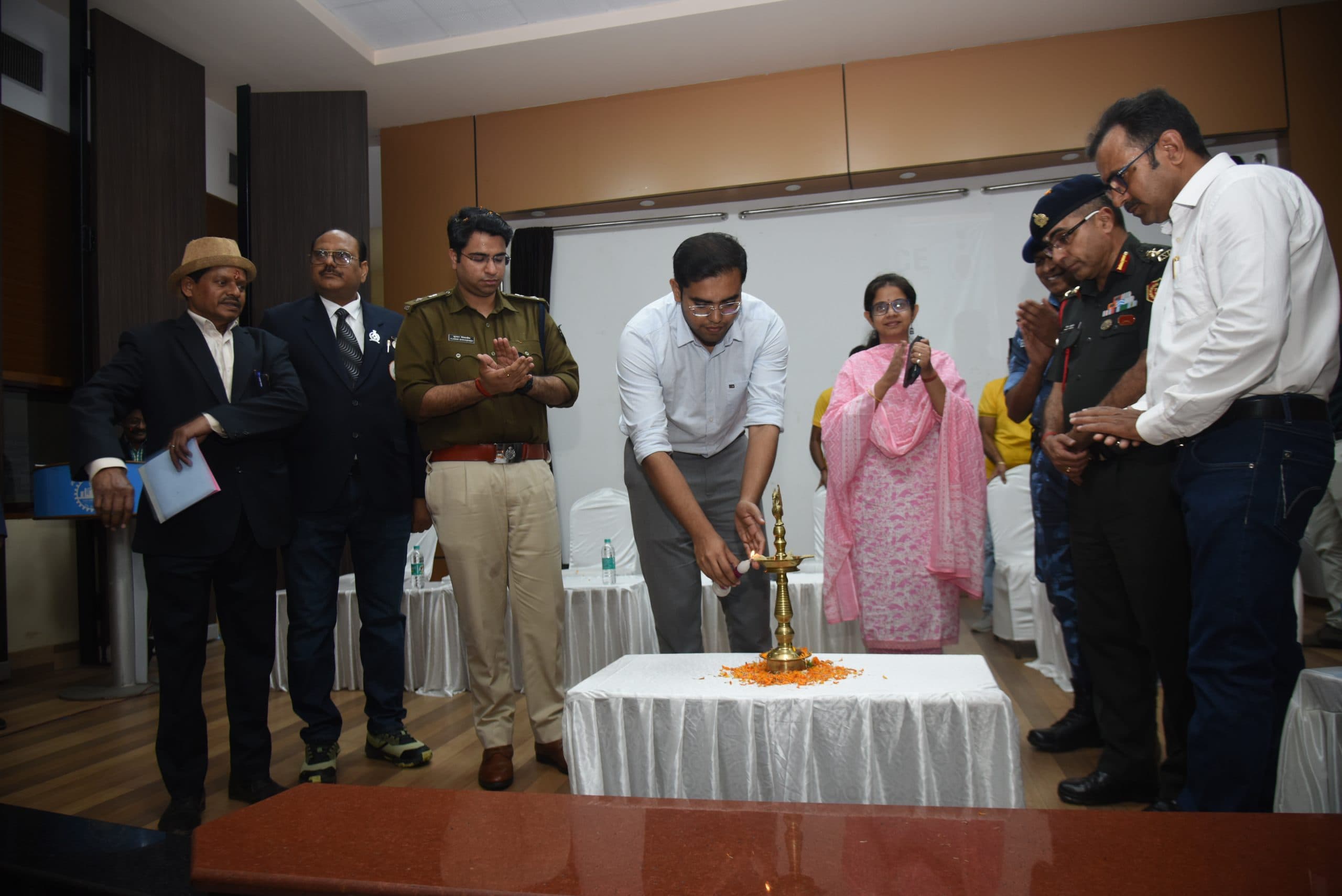 Jamshedpur news.जमशेदपुर औद्योगिक शहर, हर स्थिति से निपटने के लिए युवाओं को तैयार रहने की जरूरत