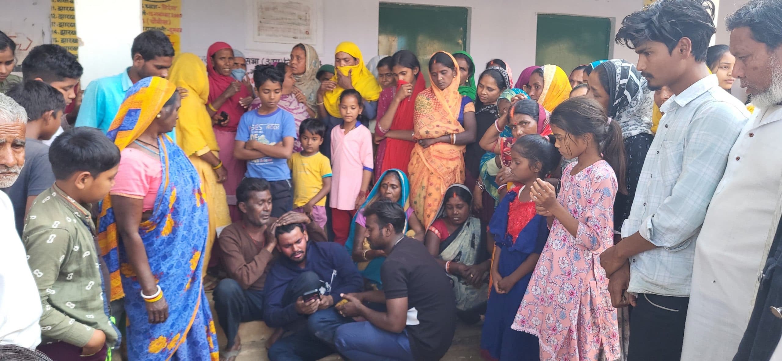 Dhanbad News: जर्जर तहसील कचहरी को तोड़ रहे मजदूर की मलबे से दबकर मौत, हंगामा