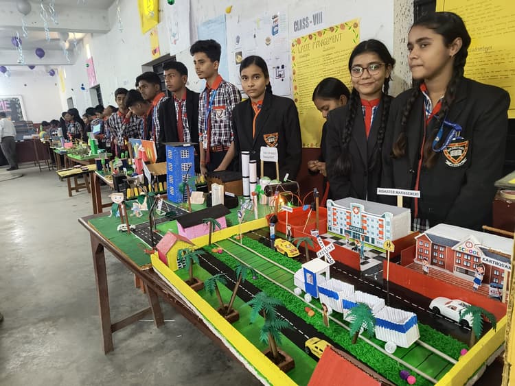 विद्यार्थियों ने विज्ञान प्रदर्शनी में जल संचयन प्रणाली का किया प्रदर्शन