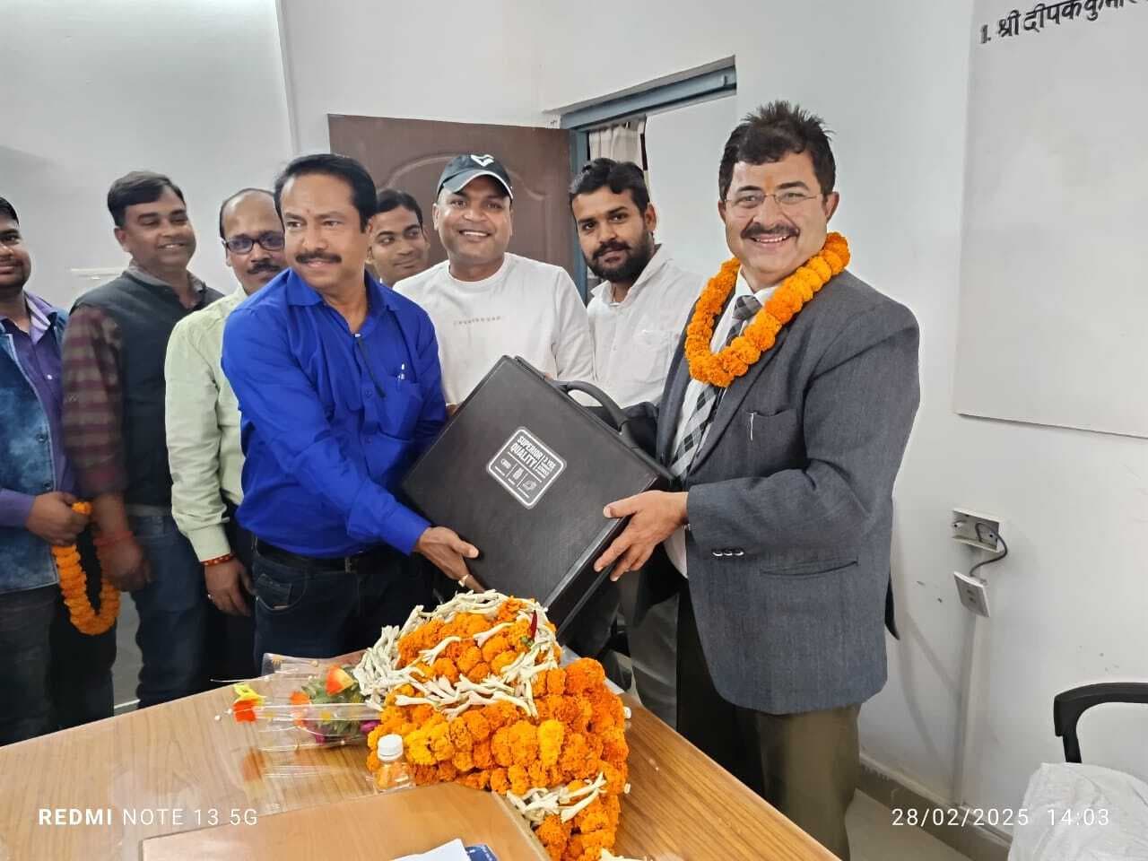 जिला व अपर सत्र न्यायाधीश दीपक कुमार को दी गयी विदाई