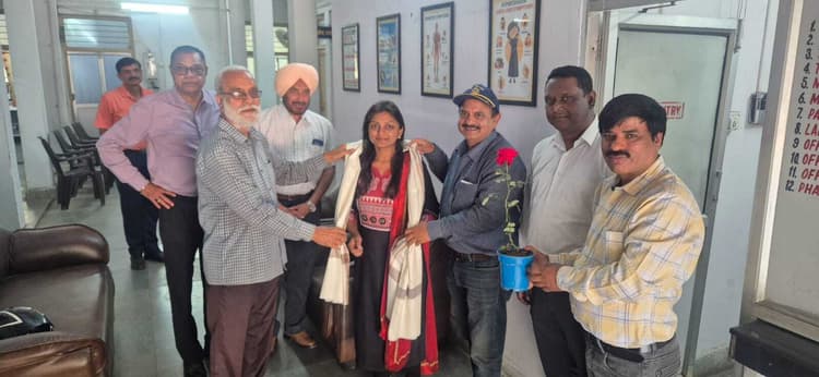 Jamshedpur news. सोनारी इसीएचएच पॉलीक्लिनिक की डॉ तनु श्री दत्ता को दी गयी विदाई