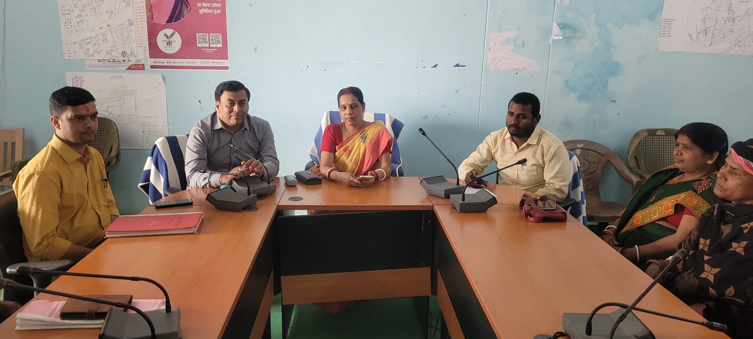 Deoghar News : पंस सदस्यों ने उठाया पेयजल समस्या व जर्जर बिजली तार का मुद्दा