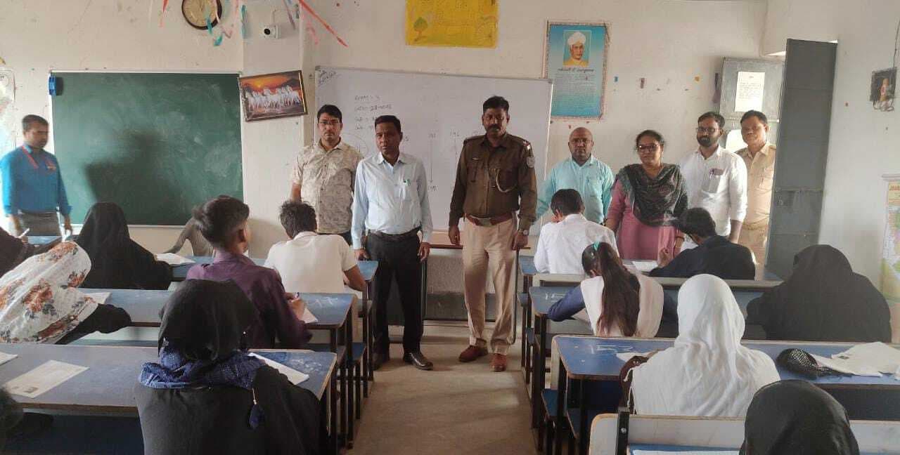 10 वीं अंग्रेजी की परीक्षा में एक अभ्यर्थी रहा अनुपस्थित