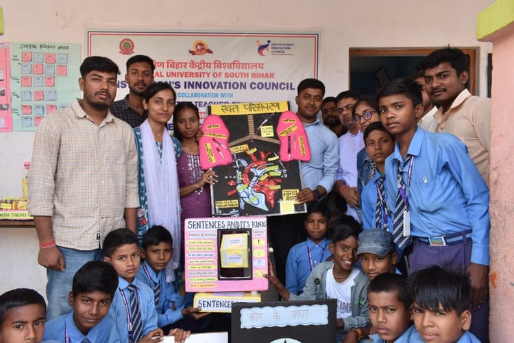 वैज्ञानिक जिज्ञासा और कला को बढ़ावा देने को लगायी प्रदर्शनी