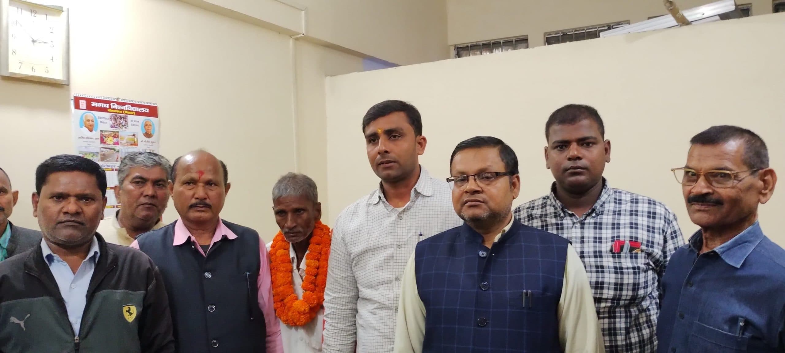 एमयू में दो सेवानिवृत्त कर्मियों को दी गयी विदाई