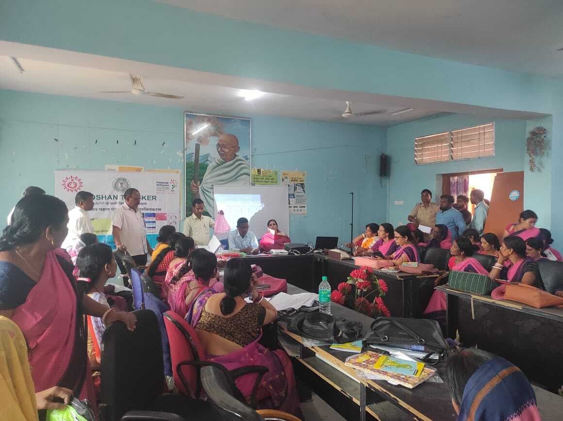 सेविकाओं को पोषण ट्रैकर एप का दिया गया प्रशिक्षण