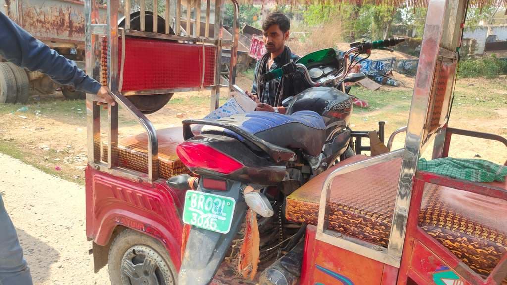 छिनी गयी बाइक को पुलिस ने किया बरामद