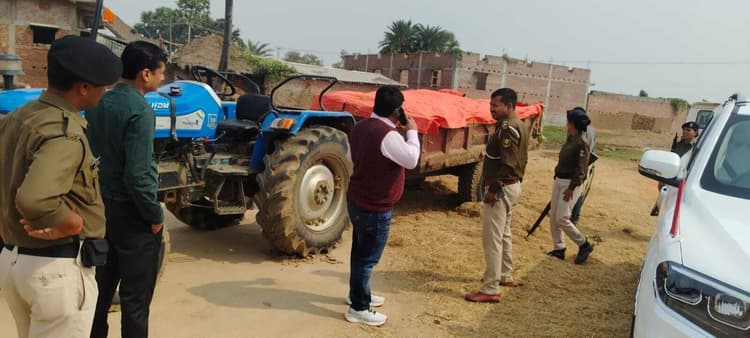 अवैध बालू लोड ट्रैक्टर जब्त