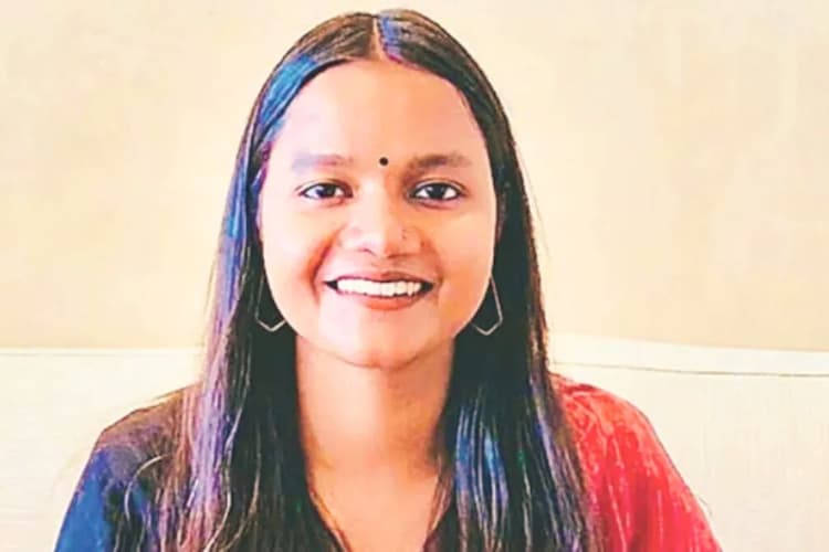 IAS प्रतीक्षा सिंह ने क्यों छोड़ा था बिहार कैडर? पढ़िए SDM से आईएएस बनने तक की संघर्ष भरी कहानी
