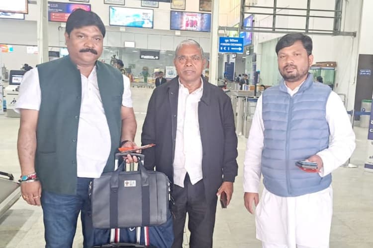 झारखंड कांग्रेस के नेता अचानक क्यों गये दिल्ली? राहुल गांधी और मल्लिकार्जुन खरगे के साथ बैठक में क्या होगा?