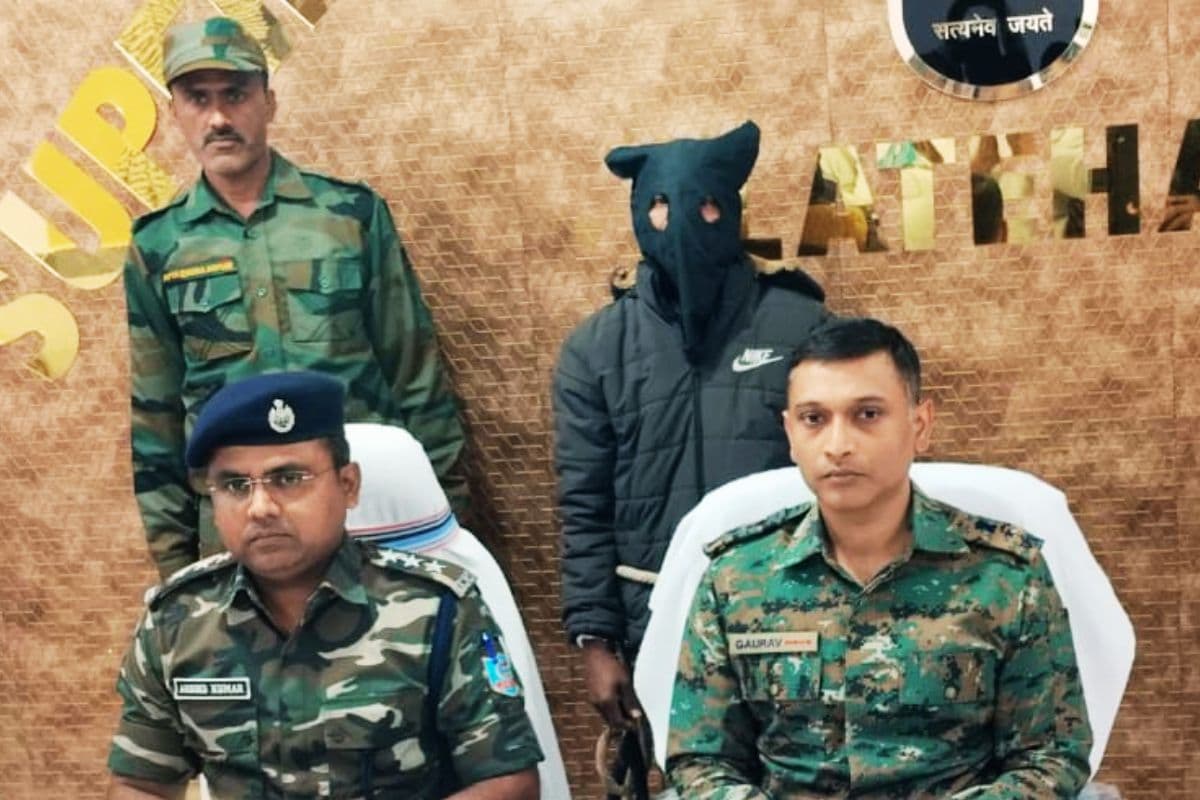 लातेहार पुलिस ने 13 साल से फरार झारखंड संघर्ष जनमुक्ति मोर्चा सुप्रीमो राजेश सिंह खरवार को किया गिरफ्तार