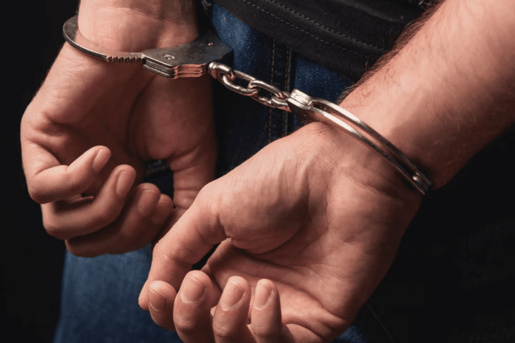 Muzaffarpur News: गर्लफ्रेंड की शादी तय हुई तो पिस्टल लेकर धमकाने पहुंचा प्रेमी, आधे रास्ते पुलिस ने दबोचा