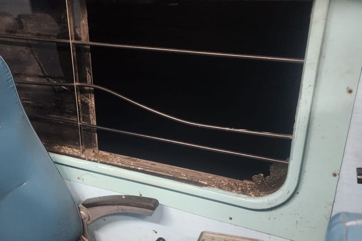 रांची-पटना जनशताब्दी एक्सप्रेस में सीट के लिए पहले मारपीट, फिर गया में भारी पथराव