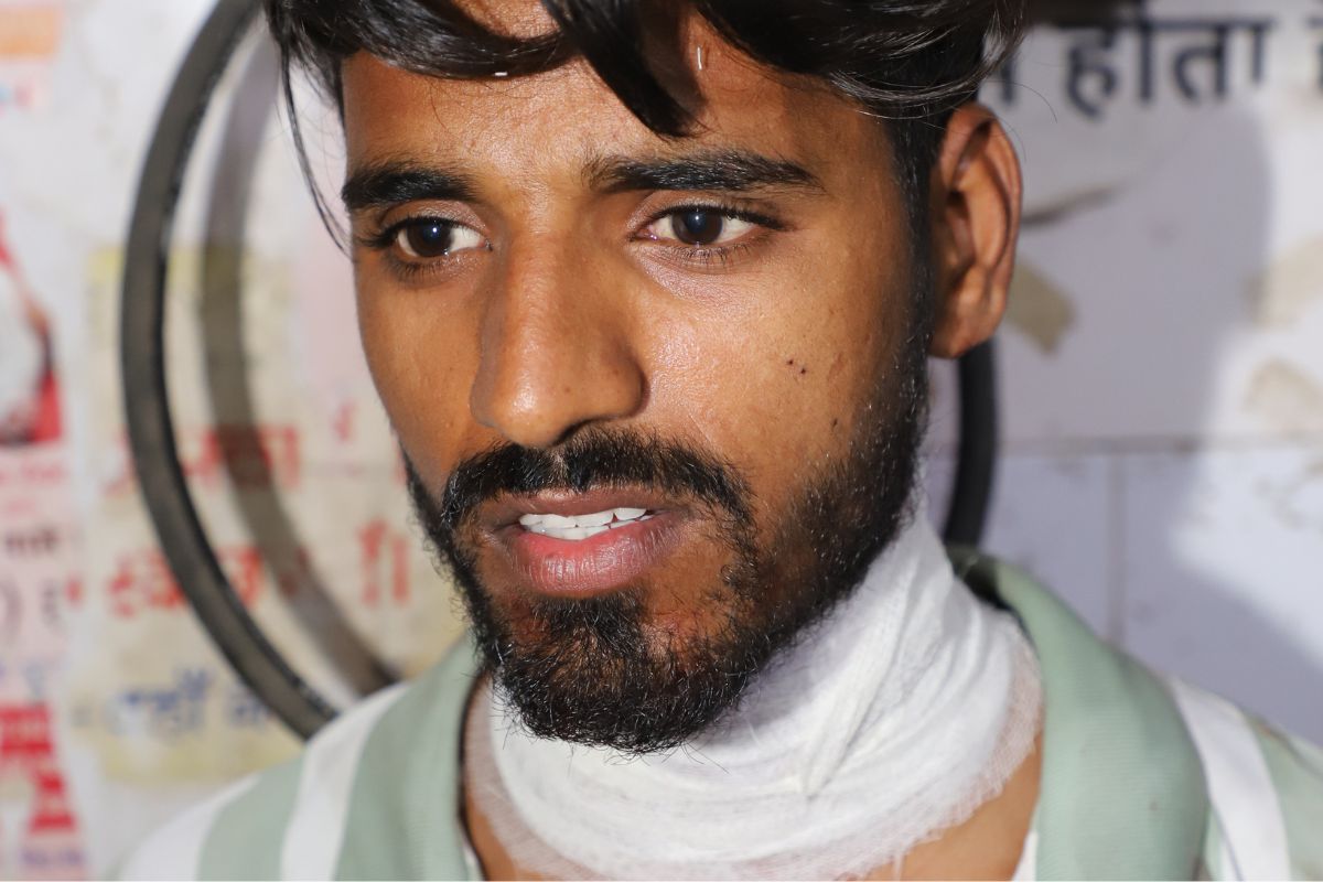 Jamshedpur Crime News: शराब पीने के लिए चिकन देने से किया इनकार, तो फास्ट फूड विक्रेता पर उस्तरा से किया हमला