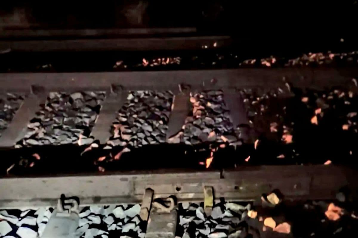 train accident jasidih jhajha| Major accident averted in Jasidih-Jhajha railway section, two fish plates found open on the track