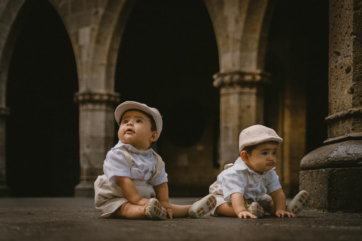 Twin Baby Names: अपने जुड़वा बेटों के लिए इस लिस्ट से चुनें मिलते-जुलते खूबसूरत नाम, देखें लिस्ट