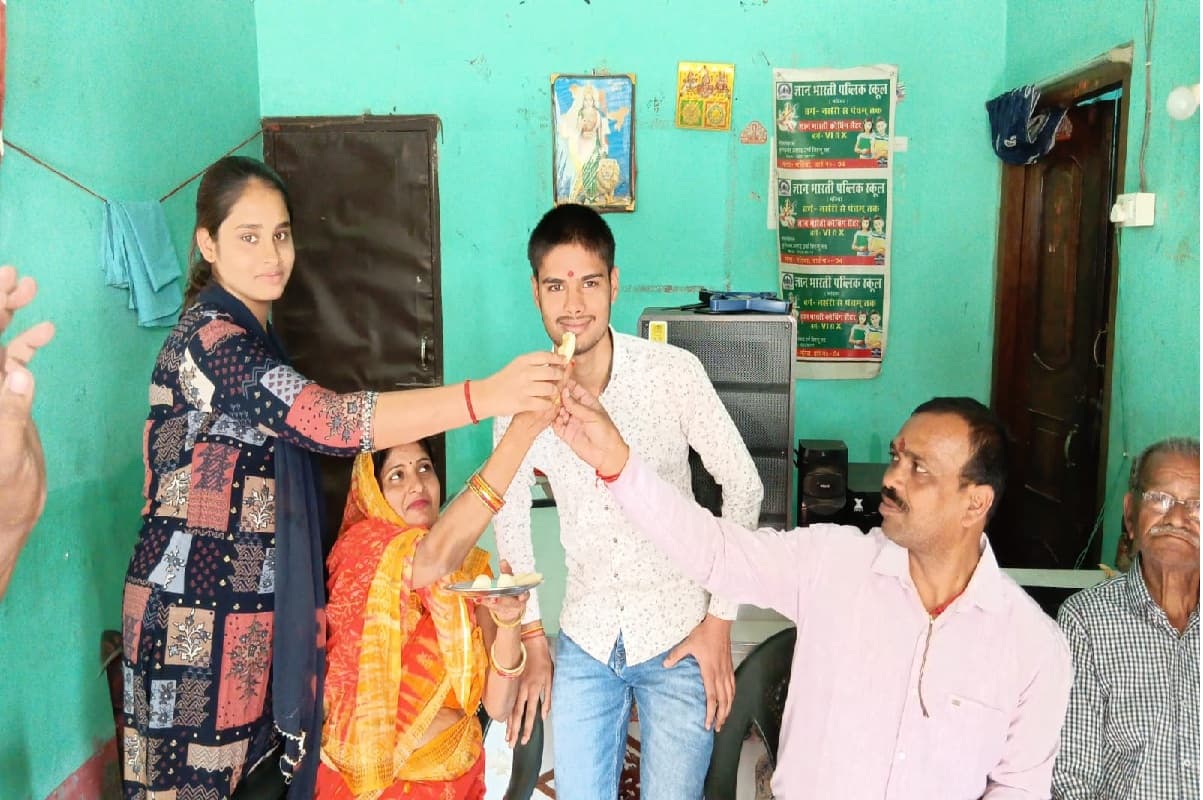 Bihar Board Topper 2025: बेतिया के निशांत राज का कमाल, किसान का बेटा बना कॉमर्स टॉपर Bihar Board Topper 2025: बेतिया के निशांत राज का कमाल, किसान का बेटा बना कॉमर्स टॉपर