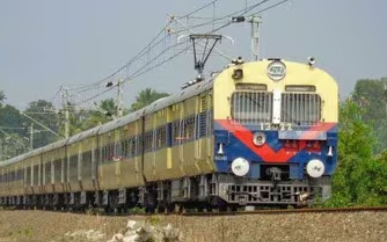Bihar Train: आज से चलेगी पाटलिपुत्र-बलिया मेमू ट्रेन, पटना जंक्शन से चलेगी थावे के लिए विशेष गाड़ी Bihar Train: आज से चलेगी पाटलिपुत्र-बलिया मेमू ट्रेन, पटना जंक्शन से चलेगी थावे के लिए विशेष गाड़ी