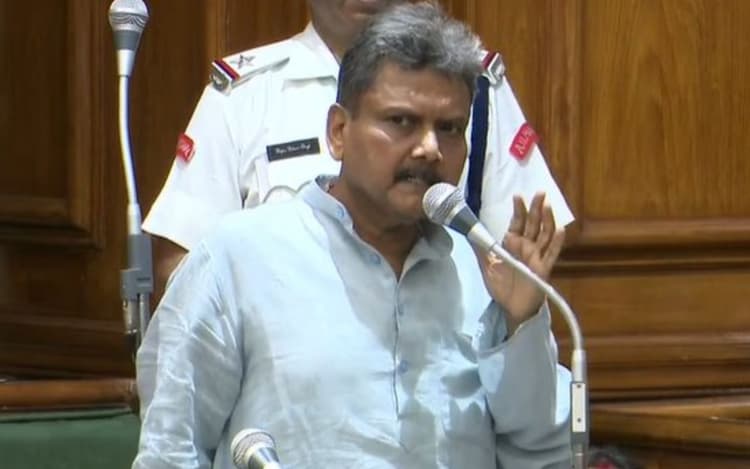 Bihar में साइकिल और पोशाक योजना के लिए 75% हाजिरी की अनिवार्यता खत्म, अब गर्मी में पूरी तरह से रहेगी छुट्टी