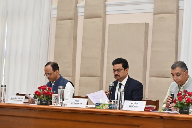 DU: नये कोर्स के प्रति छात्रों का बढ़ रहा है रुझान