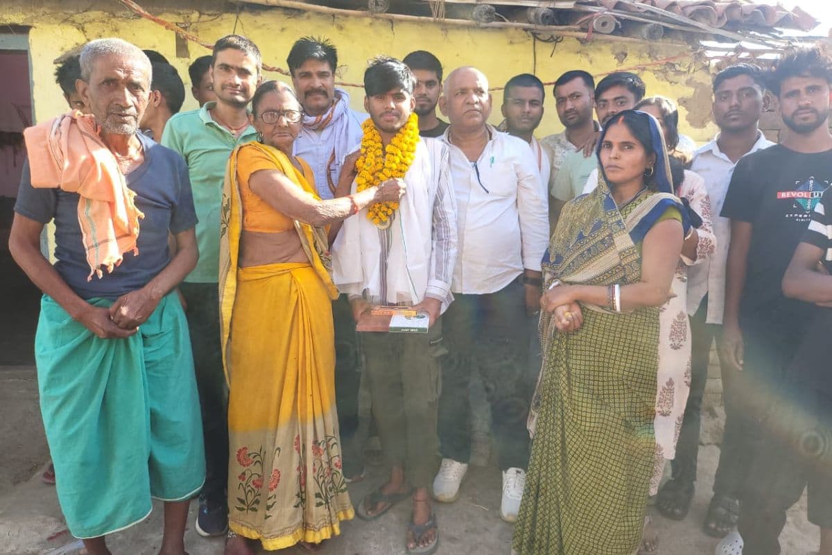 संघर्ष से सफलता तक: बिहटा के आकाश कुमार ने बिहार में पाया 7वां स्थान, आईआईटी और सिविल सेवा का है सपना संघर्ष से सफलता तक: बिहटा के आकाश कुमार ने बिहार में पाया 7वां स्थान, आईआईटी और सिविल सेवा का है सपना