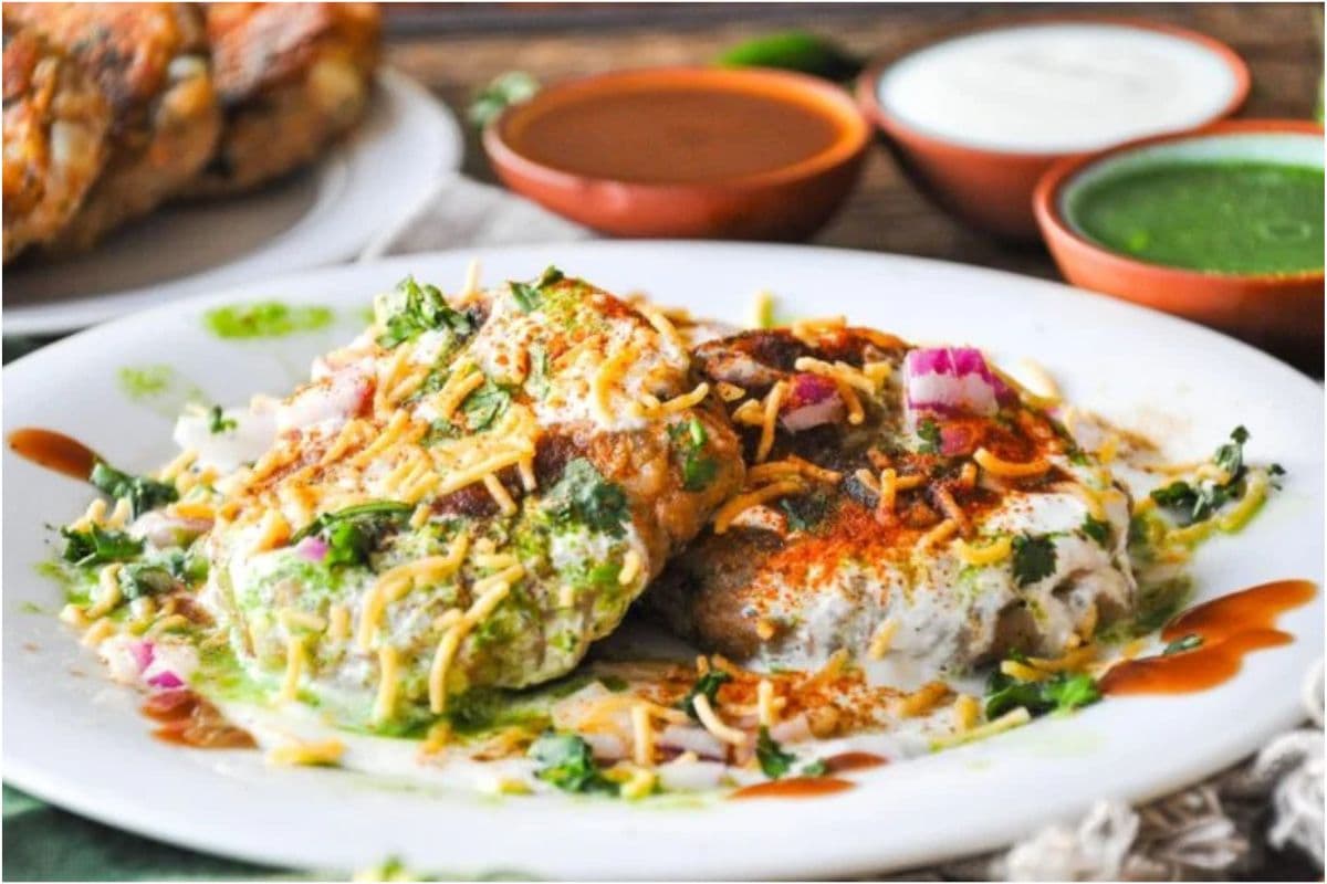 Aloo Tikki Chaat Recipe: घर पर बनाएं बाजार जैसी चटपटी आलू टिक्की चाट, हर कोई पूछेगा रेसिपी