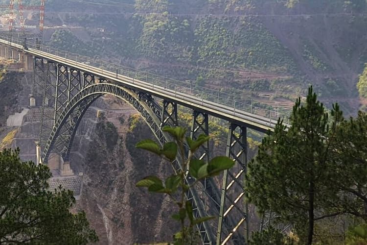 1486 करोड़ रुपये लागत, भूकंप और बम भी बेअसर, अद्भुत है भारत का चिनाब ब्रिज, Photos