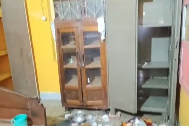 Jharkhand News: धनबाद का ऐसा घर जहां कभी भी धधक उठती है आग, 5 दिनों से लगातार हो रही यह घटना