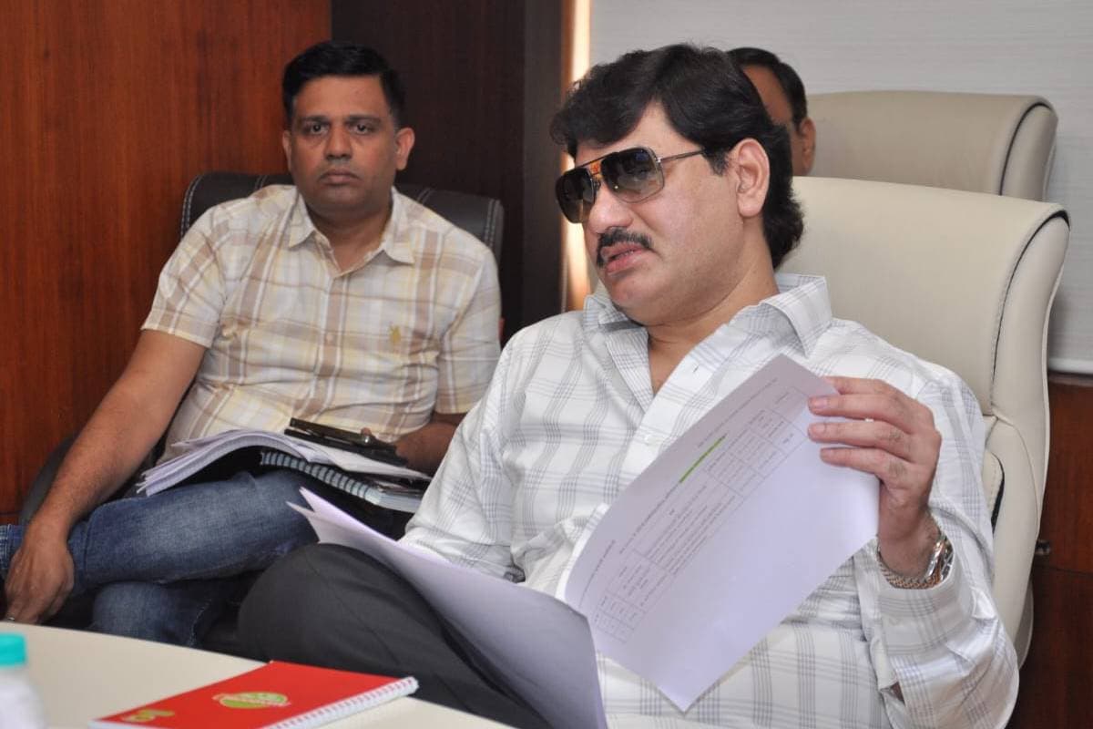 Maharashtra Politics : देवेंद्र फडणवीस ने धनंजय मुंडे से अचानक क्यों कहा– इस्तीफा दो