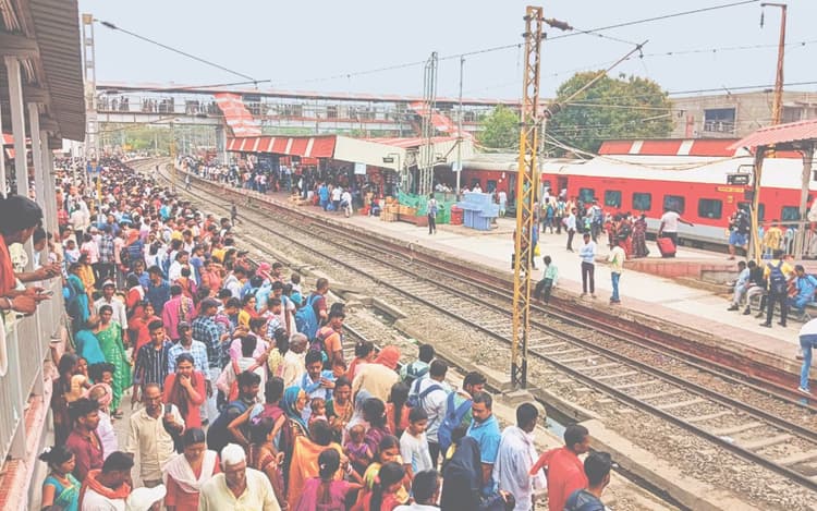 Gaya News: गया से आनंद विहार, हावड़ा, रांची और गोरखपुर के बीच चल रही 50 जोड़ी स्पेशल ट्रेनें, देखें ट्रेन नंबर- रूट और टाइमिंग