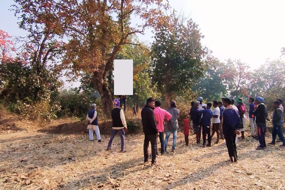 Gomia News Dumri Bihar Railway Station Body Hanging on Tree Gomia News Dumri Bihar Railway Station Body Hanging on Tree