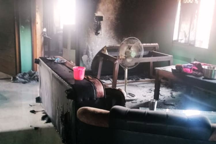 कतरास में रिटायर्ड कोल कर्मी के घर में लगी आग, 20 लाख का नुकसान
