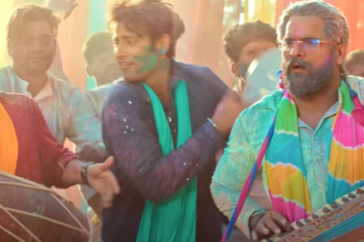 Khesari Lal Yadav Holi Song: खेसारी लाल के होली गीत 'बंगला में उड़ेला अबीर' ने मचाया तहलका, लाखों व्यूज के साथ वीडियो हुआ वायरल