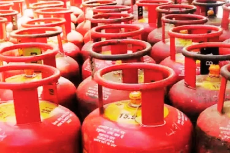 13 मार्च को कहां है सबसे सस्ता सिलेंडर, आपके यहां कितना है 14.2 किलो के एलपीजी सिलेंडर का दाम, यहां देखें