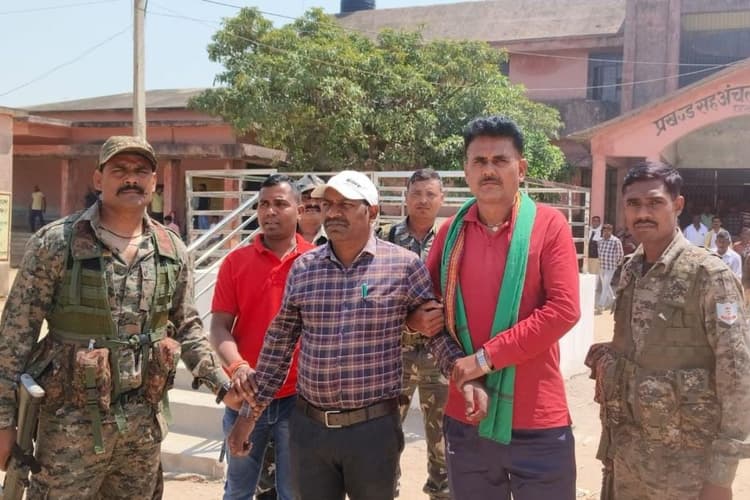 ACB की बड़ी कार्रवाई, गढ़वा से मनरेगा बीपीओ 12 हजार रिश्वत लेते गिरफ्तार