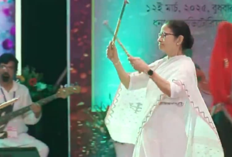 Video: 'बोलो तारा रा रा' गाने पर भांगड़ा... ममता बनर्जी का दिखा अनोखा अंदाज