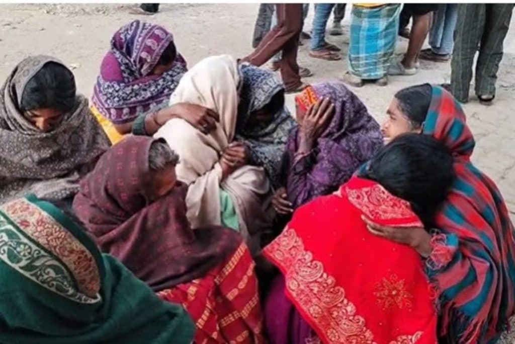 रोते-बिलखते परिजन