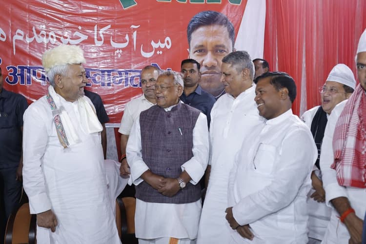 Patna : केंद्रीय मंत्री जीतन राम मांझी ने दिया इफ्तार, दावत में शामिल हुए राज्यपाल और मुख्यमंत्री हुए शरीक