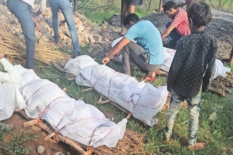 Bihar : सीतामढ़ी में एक साथ उठी पूरे परिवार की अर्थी, देखने वालों की आंखे हुई नम