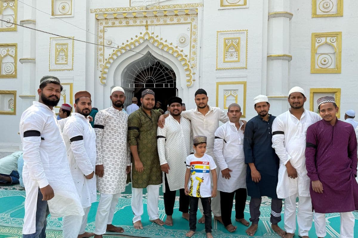वक्फ बिल का विरोध करते मुसलमान