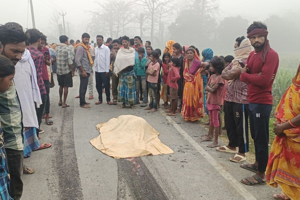 सहरसा : हाईवा की चपेट में आने से अधेड़ की मौत, ग्रामीणों ने पुलिस के खिलाफ किया प्रदर्शन