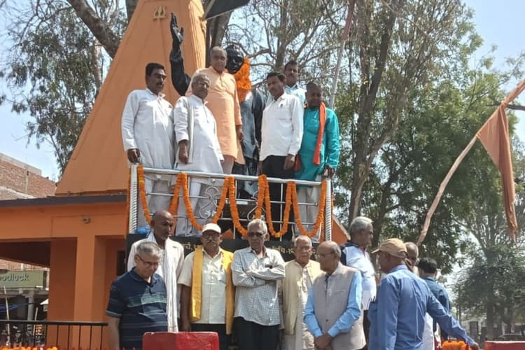 देश के विकास के लिए उनके बताए मार्ग पर चलने का संकल्प, जयंती पर याद किए गए डॉ राम मनोहर लोहिया