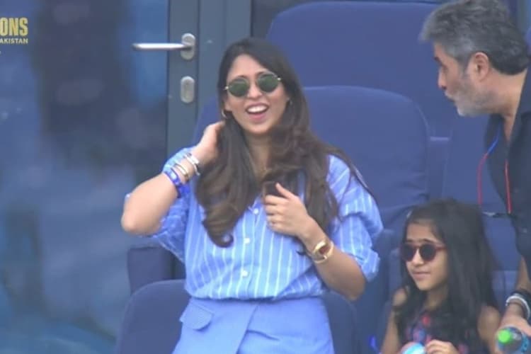 IND vs NZ: रोहित शर्मा ने लपका डेरिल मिशेल का कैच, तो खुशी से झूम उठी रितिका सजदेह