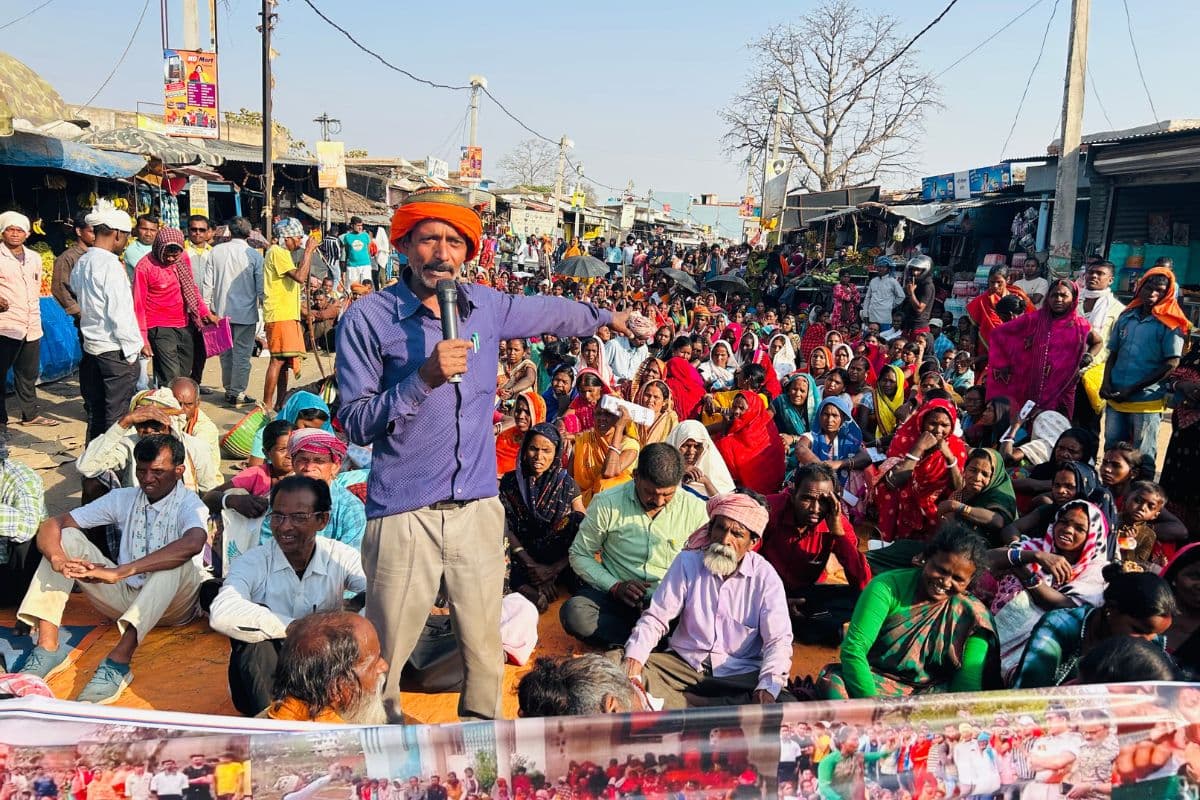 Road Jam: गिरिडीह में किसान जनता पार्टी का सड़क जाम, गाड़ियों की लगी लंबी कतार, आम लोगों से झड़प