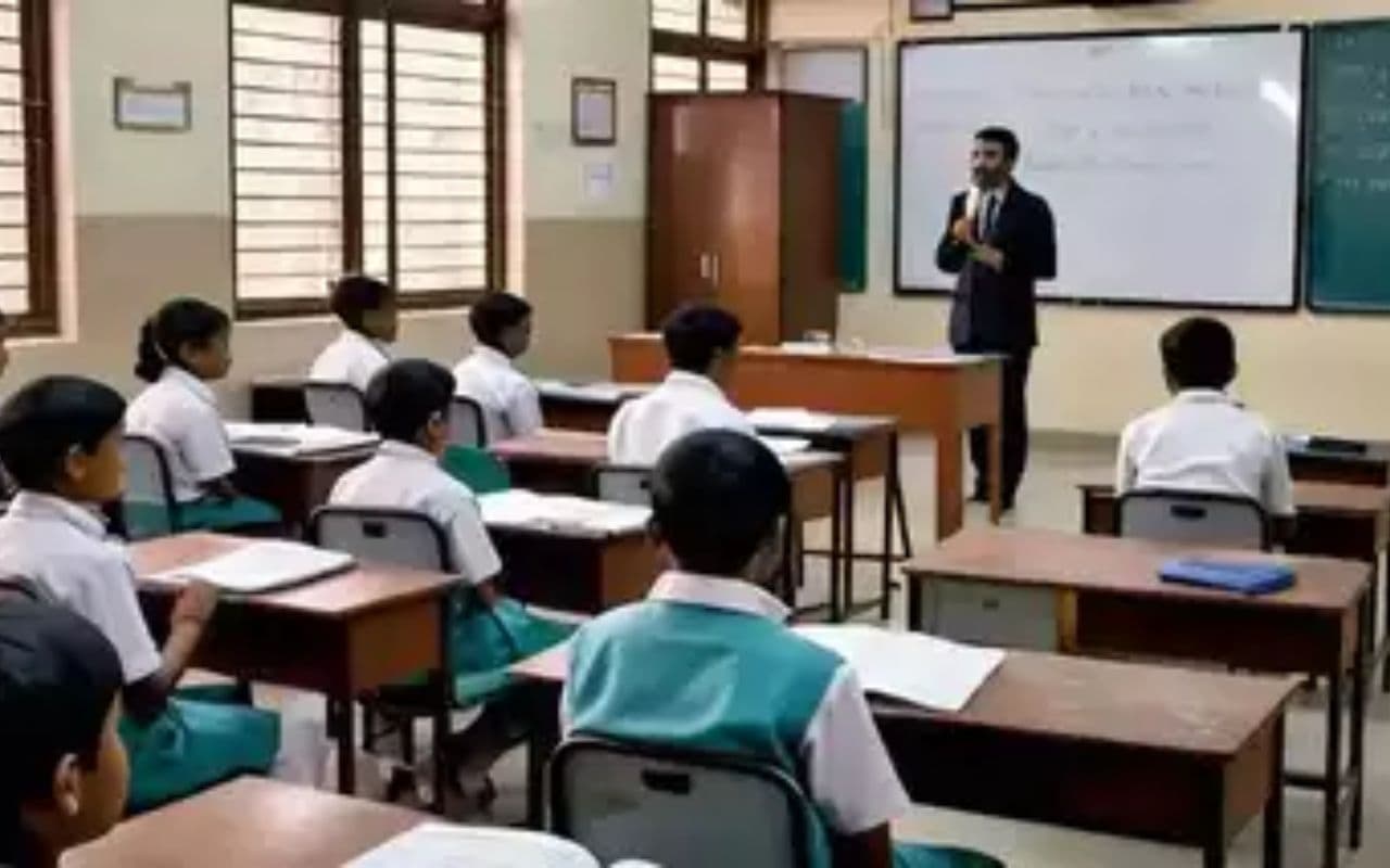 Saran News: छपरा के 159 स्कूलों पर लगा एक-एक लाख का जुर्माना, शिक्षा विभाग की कार्रवाई से मचा हड़कंप Saran News: छपरा के 159 स्कूलों पर लगा एक-एक लाख का जुर्माना, शिक्षा विभाग की कार्रवाई से मचा हड़कंप