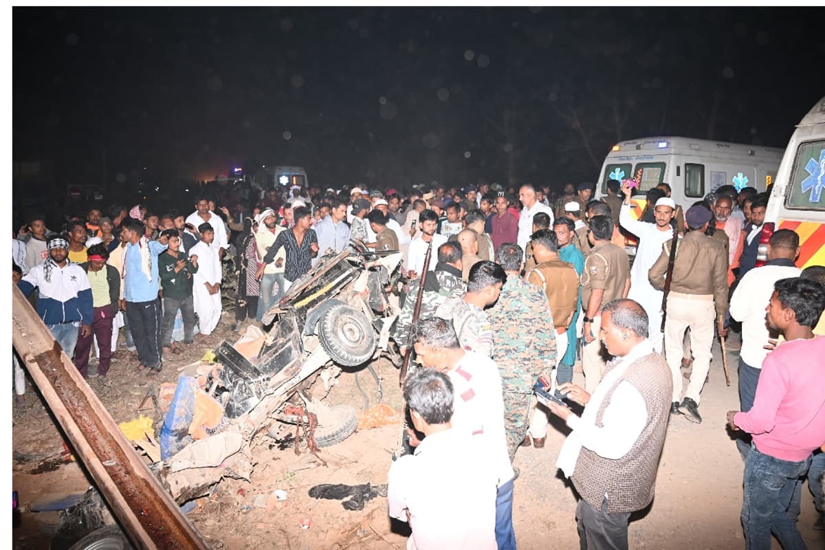 Bihar News: सीतामढ़ी में बेकाबू ट्रक ने ऑटो को रौंदा, एक ही परिवार के 3 सदस्य समेत 4 की मौत