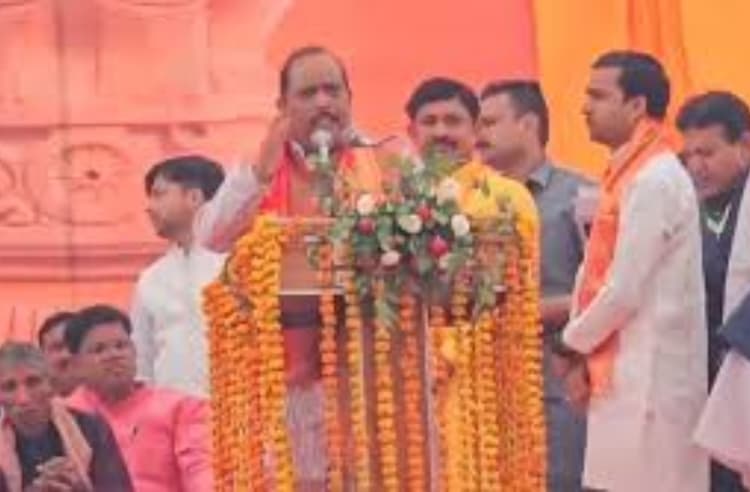 'बाबा दिल्ली चलें जाएं, यूपी मौर्य जी संभाल लेंगे' BJP विधायक ने क्यों कही ये बात?
