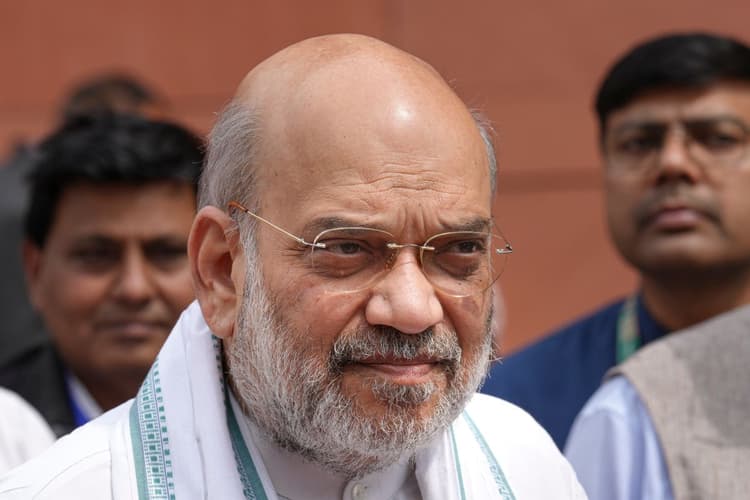 झारखंड पहुंचे अमित शाह, एयरपोर्ट पर हुआ भव्य स्वागत, रांची में सुरक्षा के कड़े इंतजाम